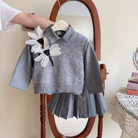 Conjunto de Niña con Flores en Color Gris