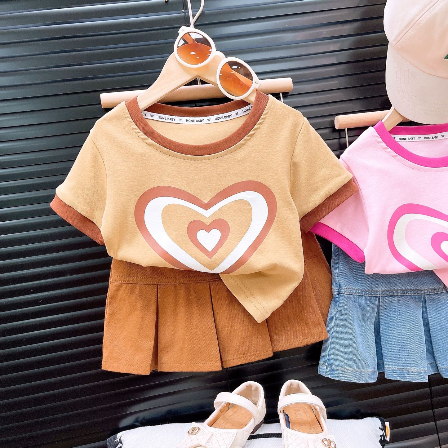 Conjunto Infantil Mujer Love y Falda Plisada