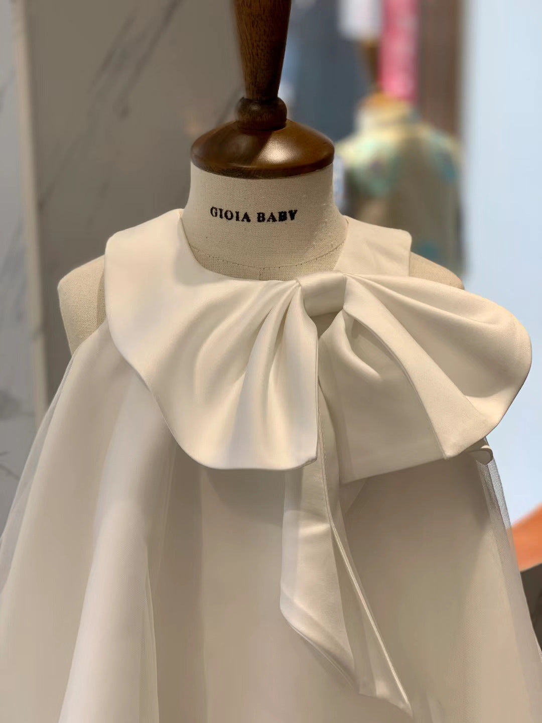 Vestido infantil con lazo