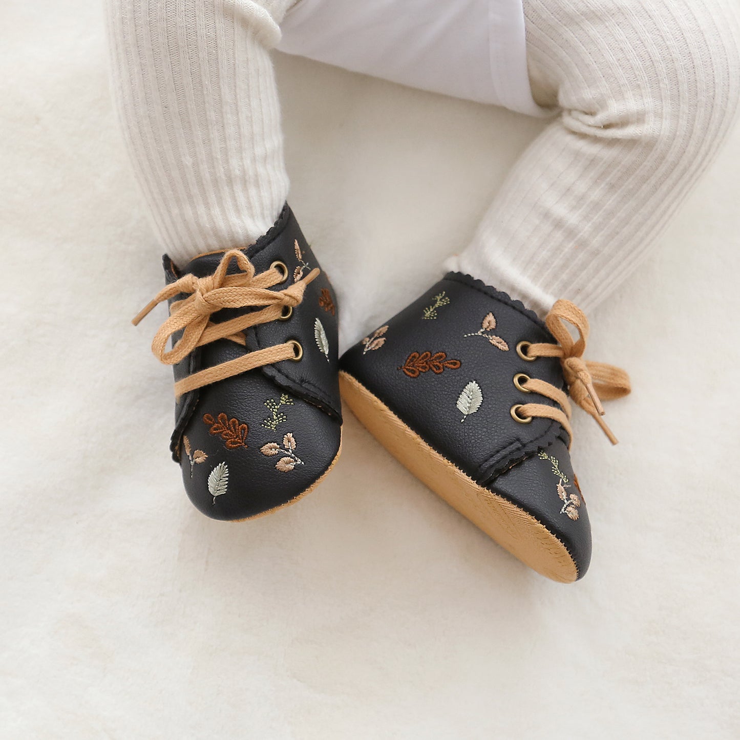 Zapatos de hojas para niñas