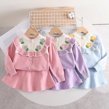 Conjunto Infantil de Tejido de Cuello Floral.