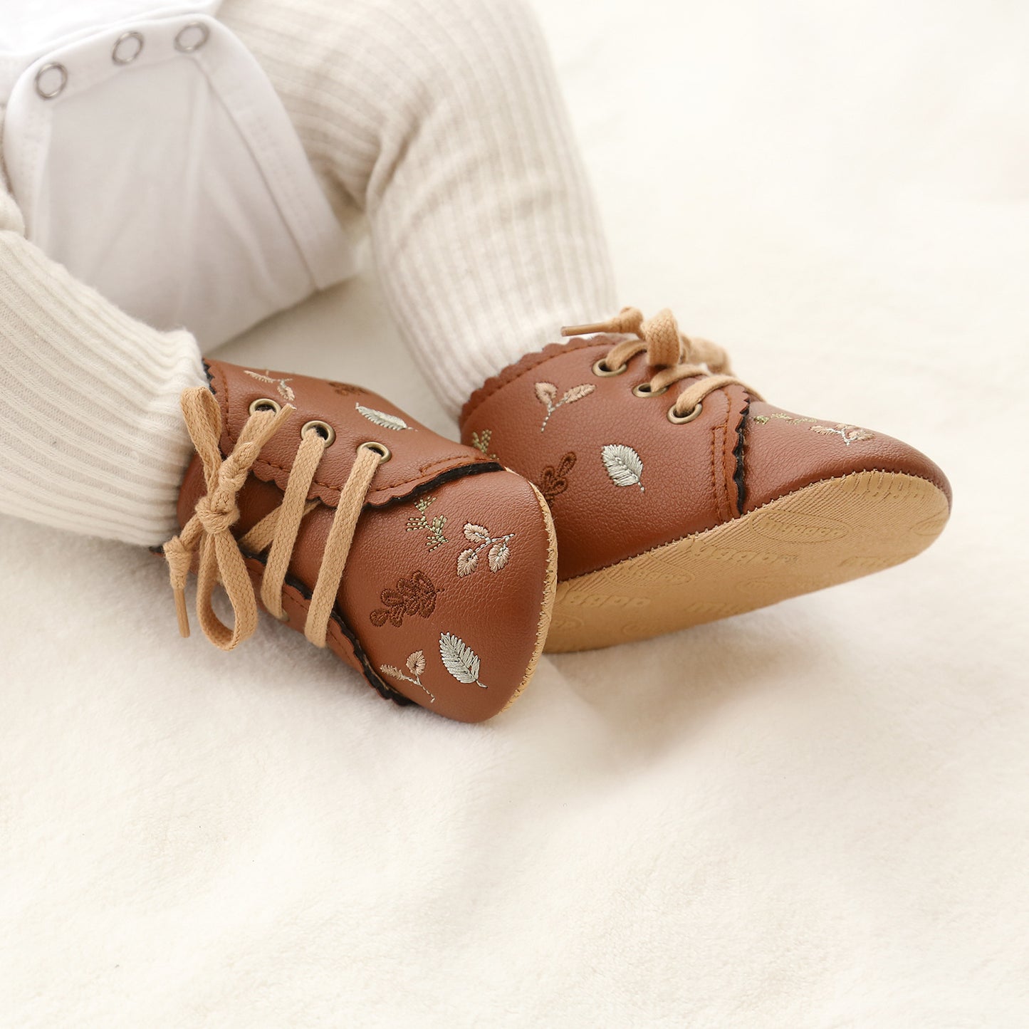 Zapatos de hojas para niñas