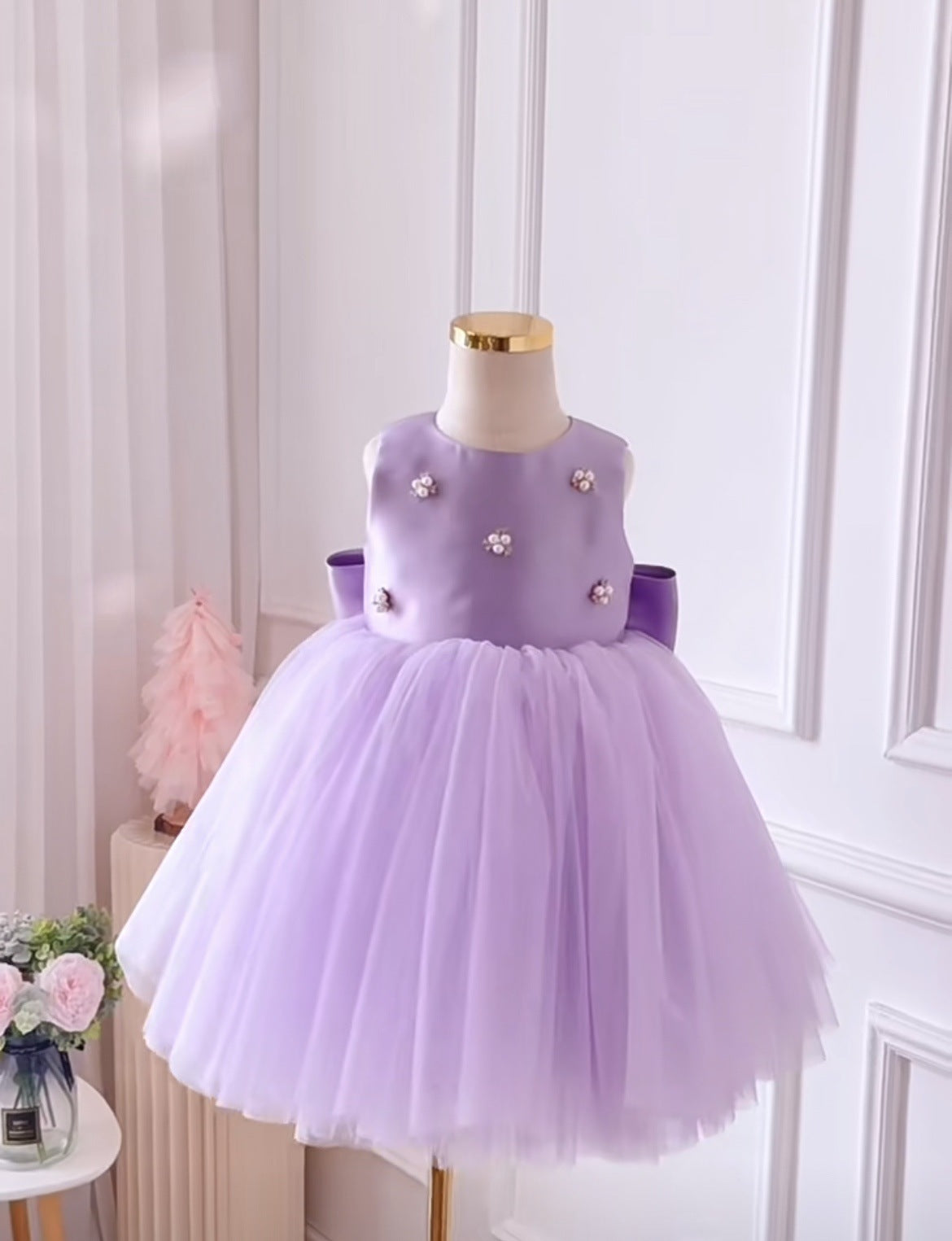 Vestido de fiesta infantil morado con perlas