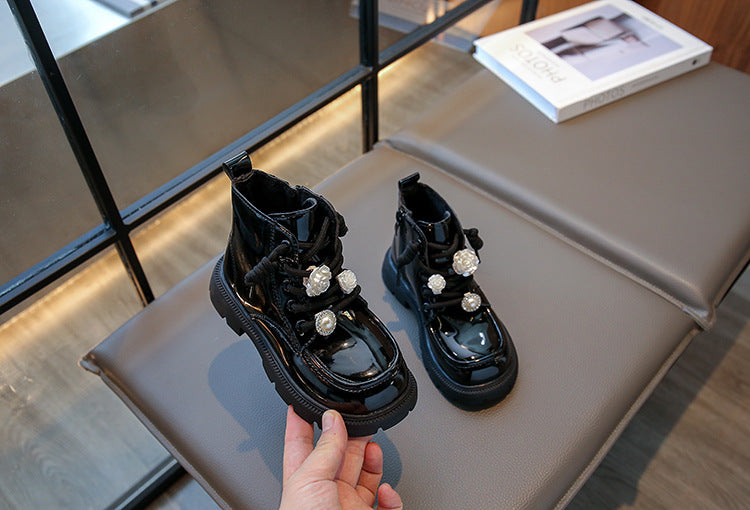 Botas de niña con broche de rosa