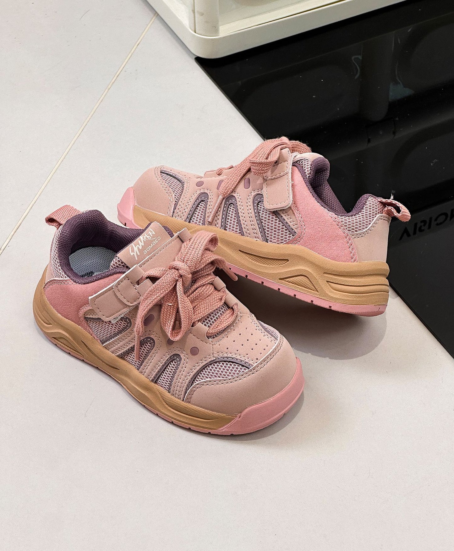 Zapatillas Deportivas Modernas con Cordones para Niños