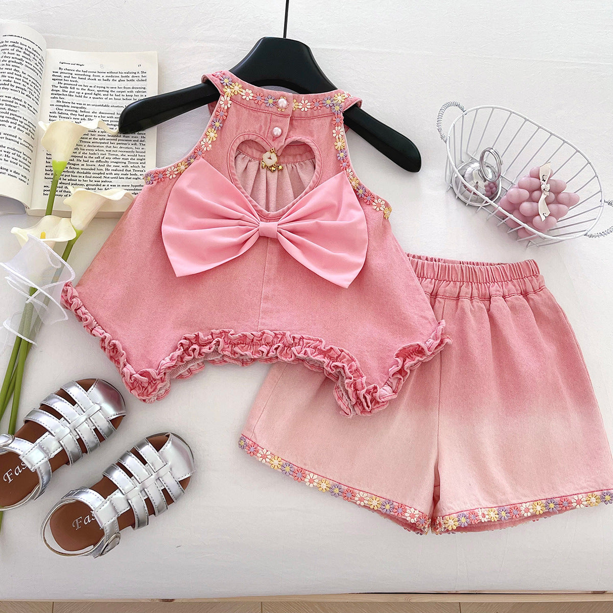 Conjunto vaquera para niña con estampado floral
