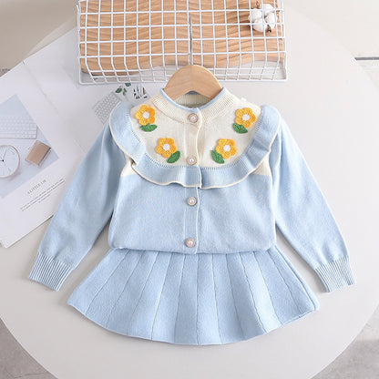 Conjunto Infantil de Tejido de Cuello Floral.