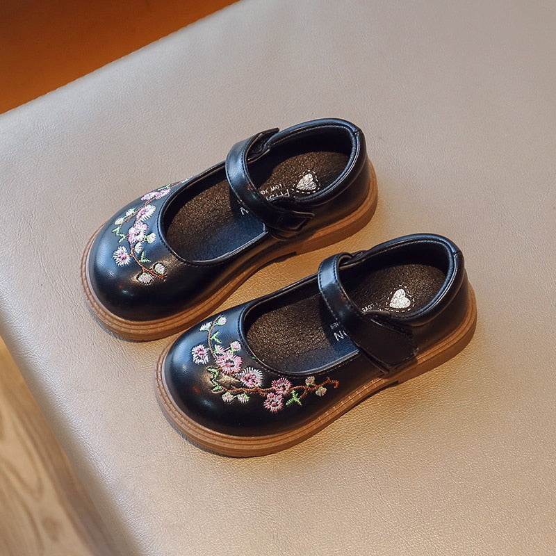 Zapatos De Cuero Flores Bordadas