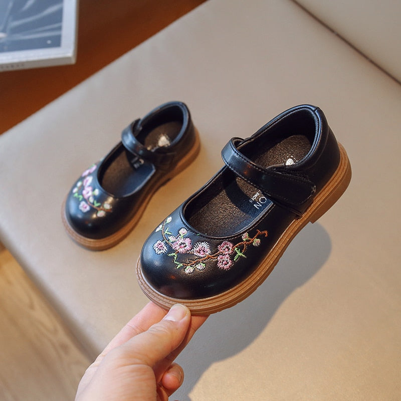 Zapatos De Cuero Flores Bordadas