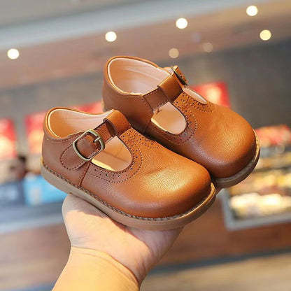 Zapatos de piel con suela antideslizante.