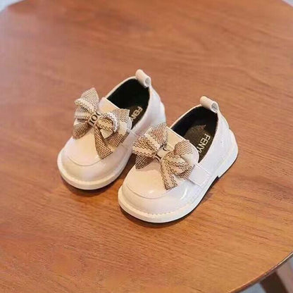 Zapato de barniz de encaje tejido