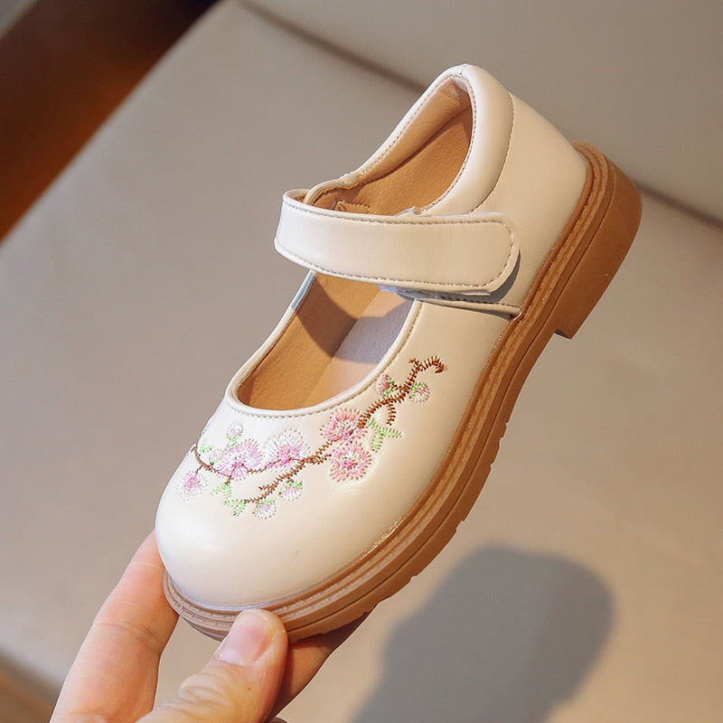 Zapatos De Cuero Flores Bordadas