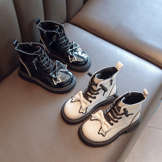 Botas Barnizadas Con Lazo