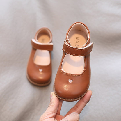 Zapatos de piel con suela antideslizante.