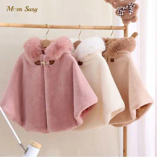 Capa de invierno con capucha