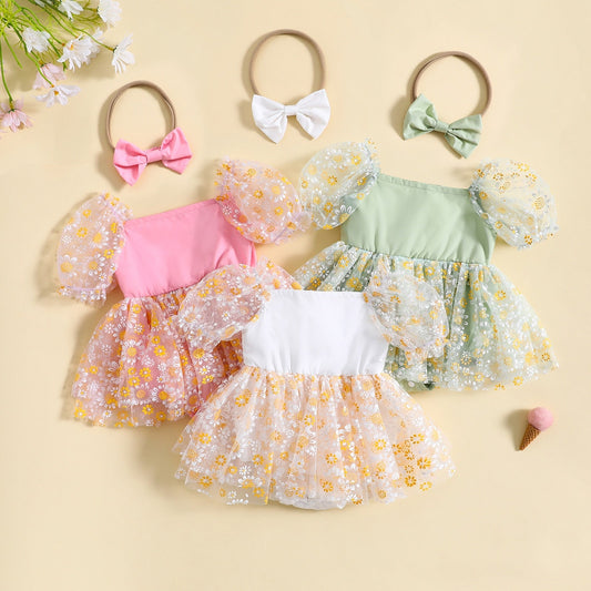 Vestido mameluco con estampado de margaritas y manga corta abullonada