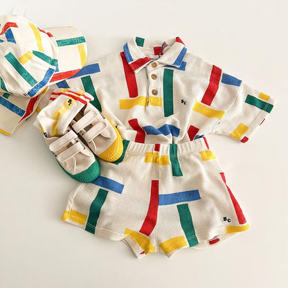 Conjunto infantil colorido de verano.