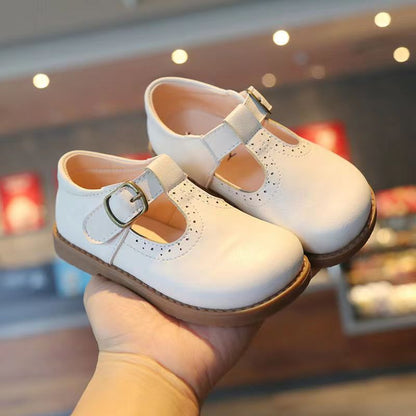 Zapatos de piel con suela antideslizante.