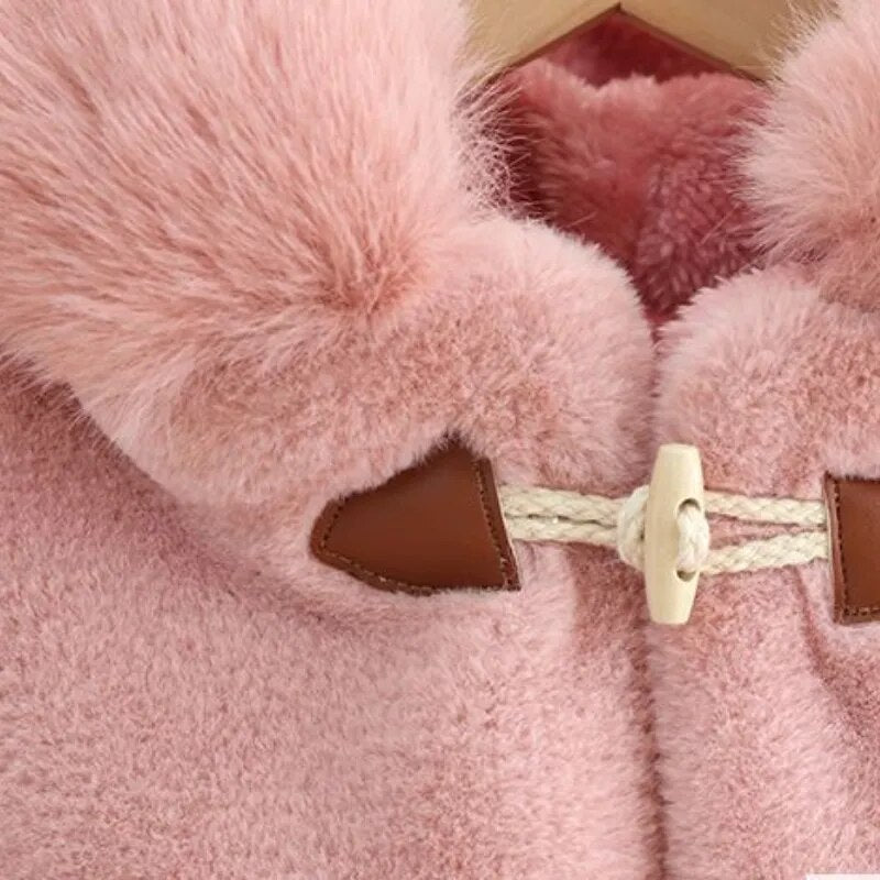 Capa de invierno con capucha