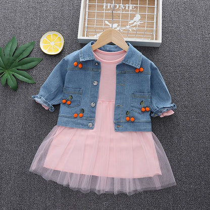 Vestido tul color y chaqueta cereza