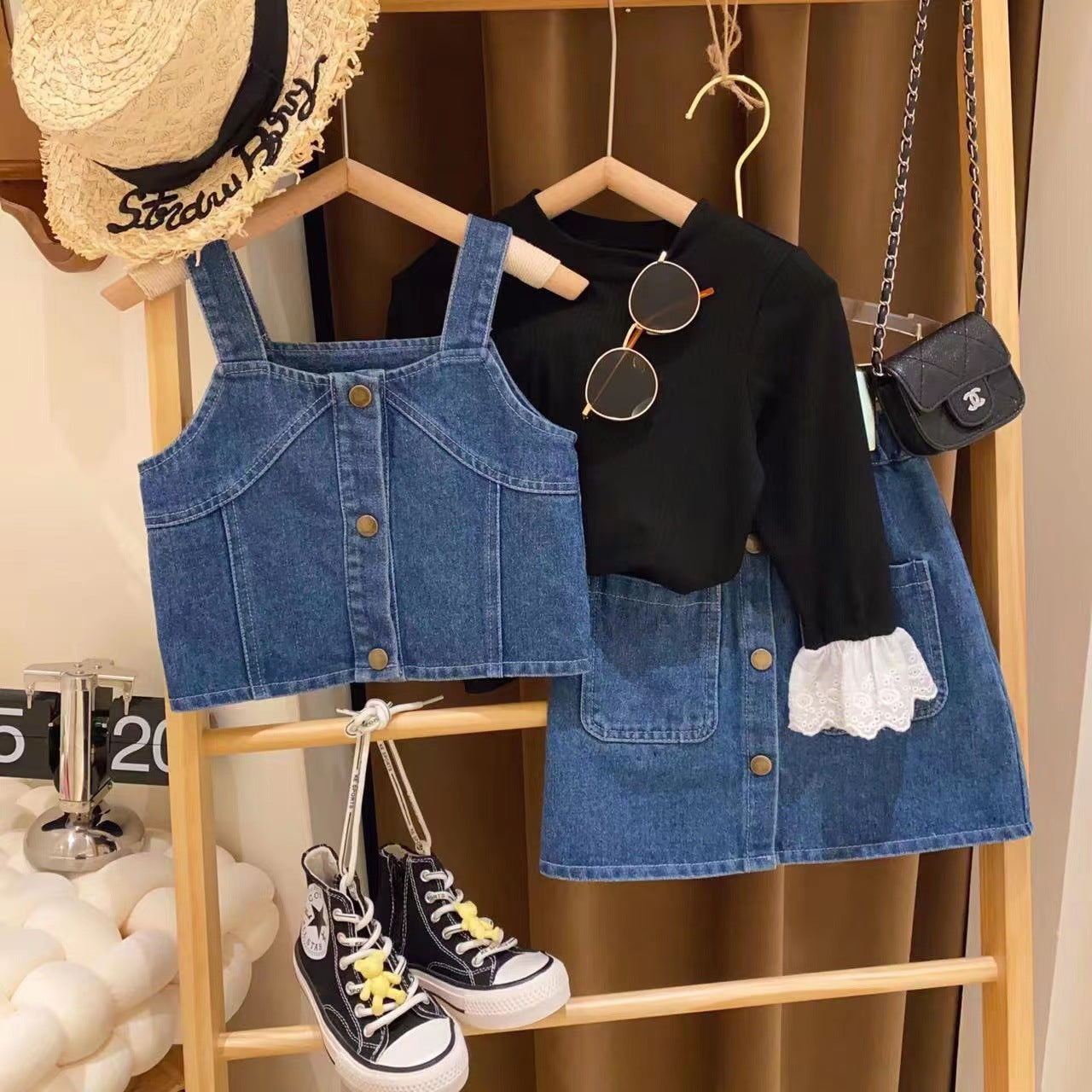 Conjunto de falda vaquera para niñas.