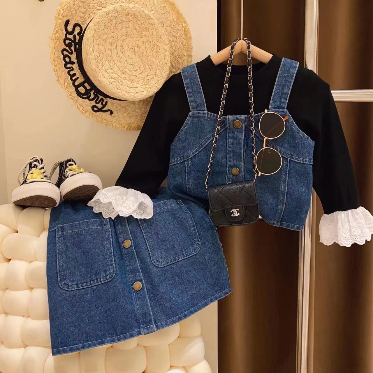Conjunto de falda vaquera para niñas.