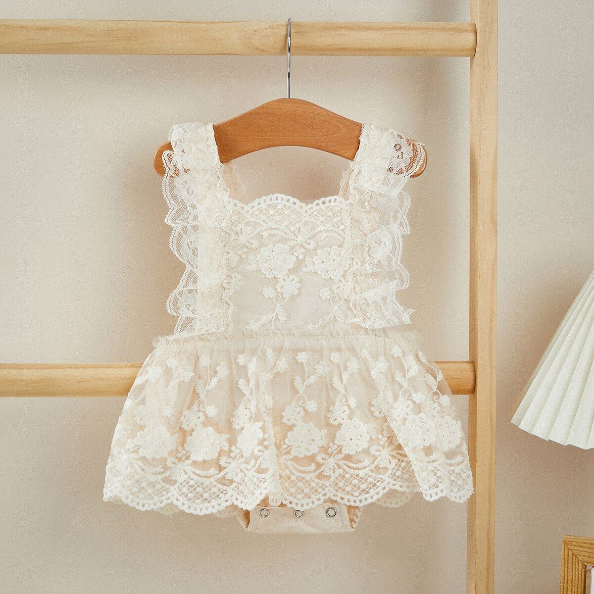 Vestido Infantil de Encaje y Tul